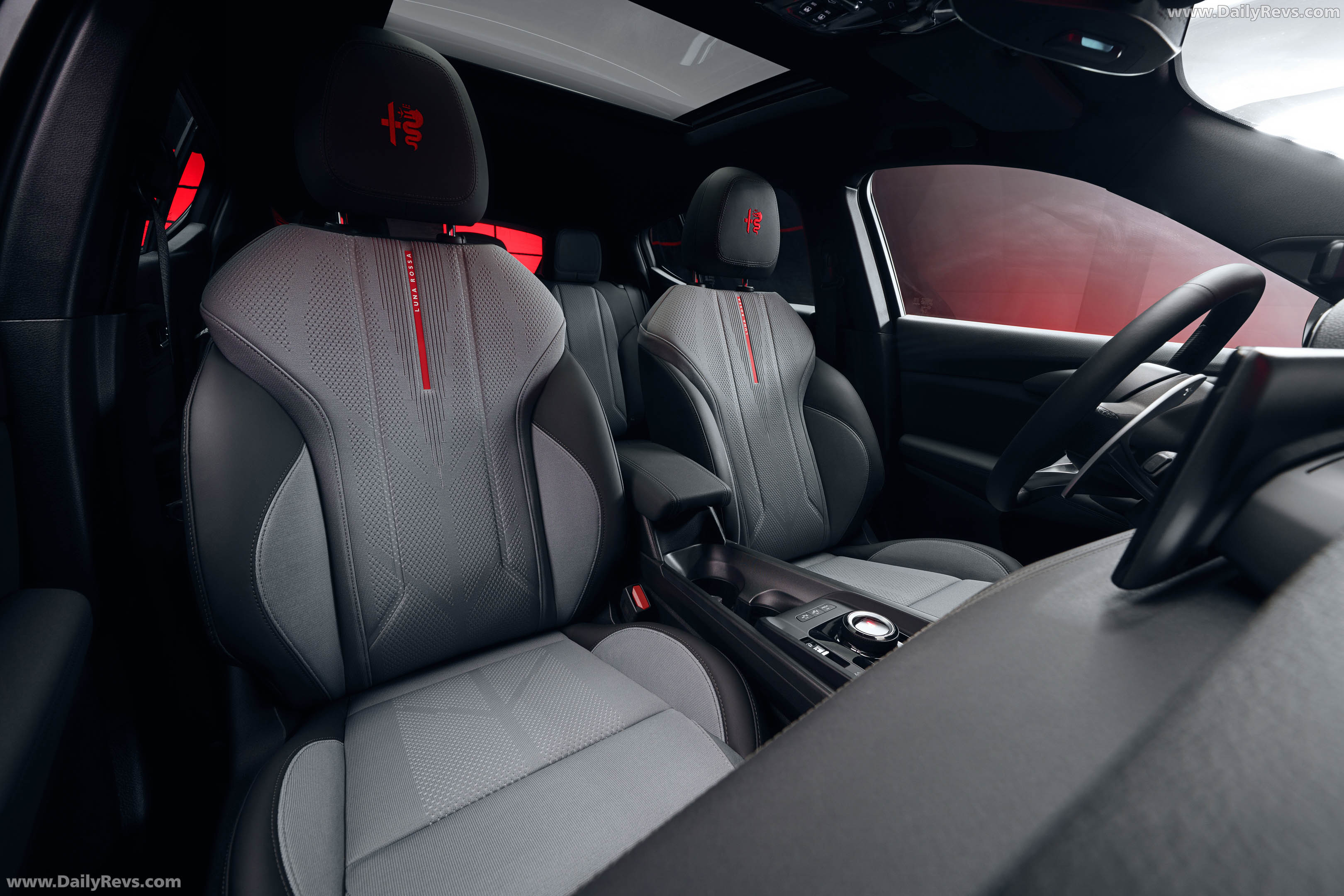 2027 Alfa Romeo Tonale Luna Rossa Interior